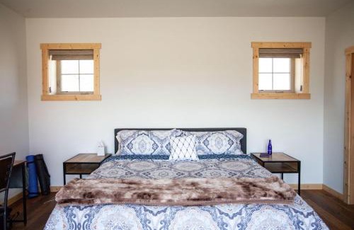 Emigrant House | Sapphire Solace