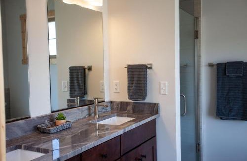 Emigrant House | Sapphire Solace