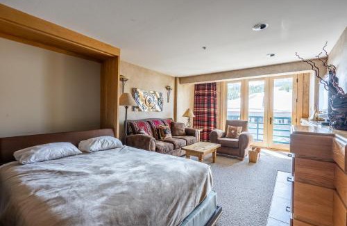 Big Sky Apartment | Shoshone 1960