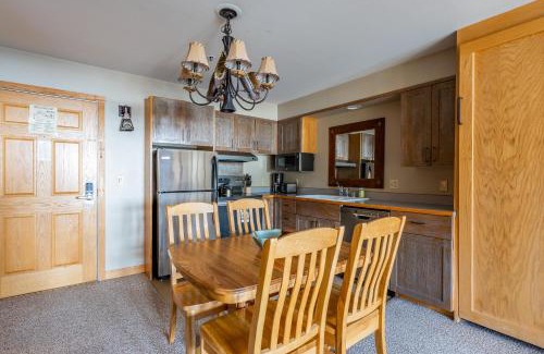 Big Sky Apartment | Shoshone 1960