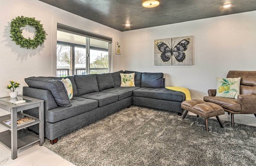 Great Falls House | Sleek & Modern Great Falls Gem: Hot Tub, Yard