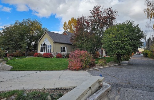 Butte House | Spacious 5 Bedroom, family-friendly home on Stunning Golf Course In Butte, MT