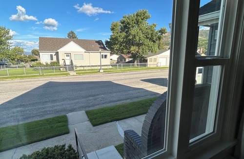 Anaconda House | Spacious 5-bedroom house in beautiful Anaconda with Salt water Hot Tub