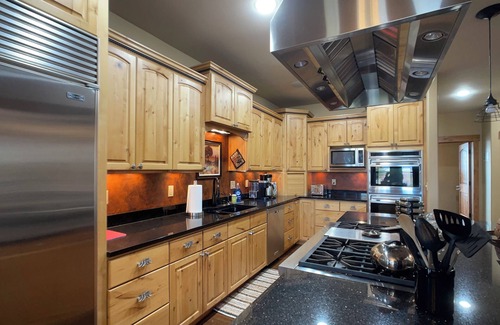 Bozeman House | Spacious 5-bedroom house in beautiful Belgrade with WiFi