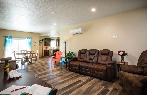 Vandalia House | Spacious and quiet 2 bedroom home at the End of the Road, near Hospital/Downtown