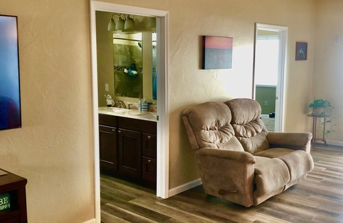 Vandalia House | Spacious and quiet 2 bedroom home at the End of the Road, near Hospital/Downtown