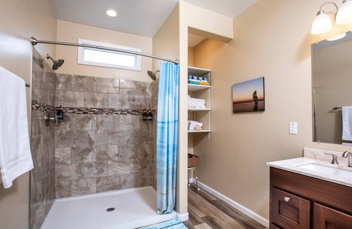 Vandalia House | Spacious and quiet 2 bedroom home at the End of the Road, near Hospital/Downtown