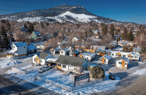 Helena House | Suite 35 - Victorian Suite W/Porch