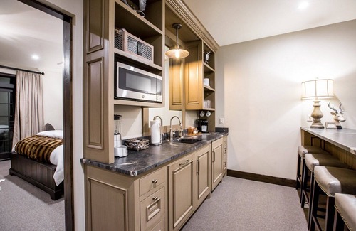 Whitefish Condo | The Galleries Lodging Downtown Whitefish Suite 201 | 1 Bed, 1 Bath