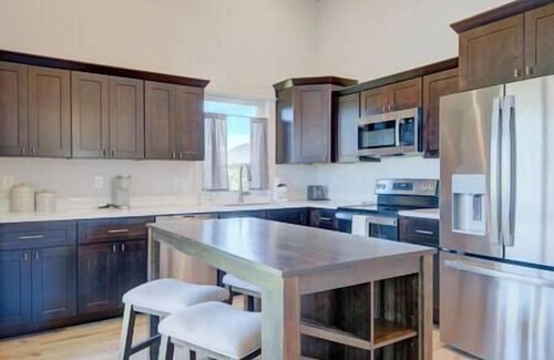 Ennis House | Vujo Villa - Ennis, Montana!