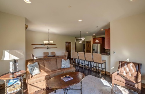 Bozeman Condo | Welcome to the Bozeman Treehouse on Main Street - private heated garage