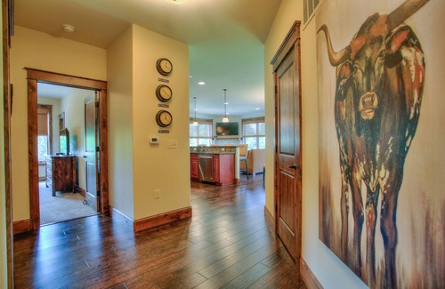 Bozeman Condo | Welcome to the Bozeman Treehouse on Main Street - private heated garage