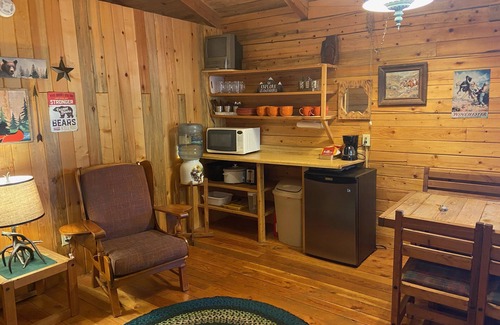 Columbia Falls Cabin | Willow Cabin at Columbia Mountain Ranch❤