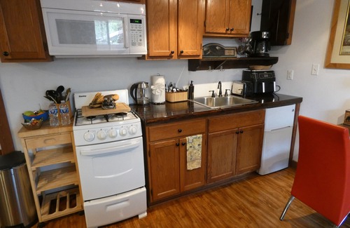 West Yellowstone Apartment | Yellowstone Studio # 5. Just One Mile From Yellowstone's Main Entrance