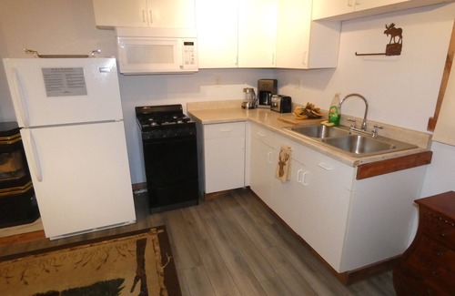 West Yellowstone Apartment | Yellowstone Studio # 3. Just One Mile From Yellowstone's Main Entrance
