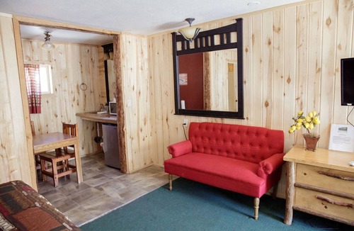 Sevier Apartment | 0129) Candy Suite 129