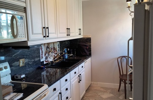 Arcadia Condo | 1-bedroom condo in delightful, Arcadia area, Phoenix, AZ w/AC