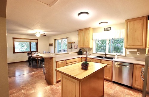 Bozeman House | 1 bedroom farmhouse on 2 lovely acres on the outskirts of Bozeman, Pets Allowed