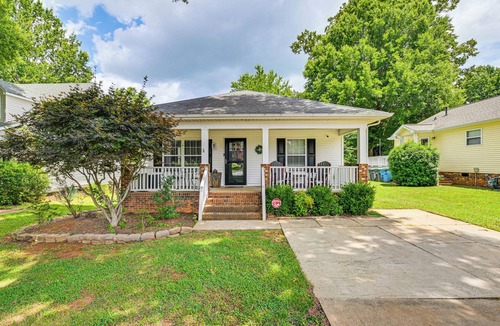 Belmont Historic District Cottage | < 1 Mi to River & Downtown Belmont: Cozy Cottage