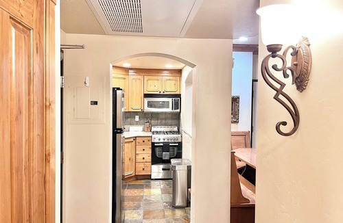 Zermatt Villa | 1049 | King Villa w/Kitchen | Near Wasatch SP