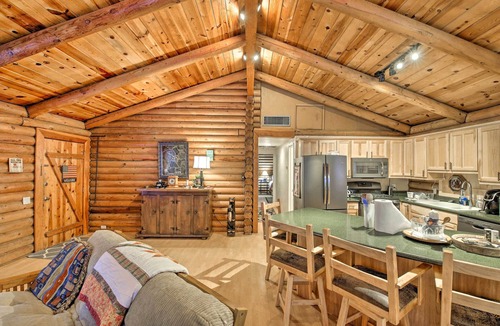 Pinetop Cottage | 11 Mi to Rainbow Lake: Family Home w/Large Yard