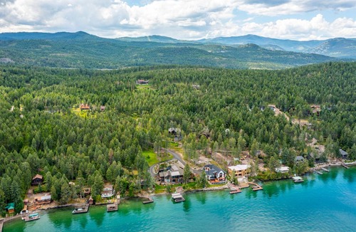 Lakeside House | 161 m² House ∙ 2 bedrooms ∙ 5 guests