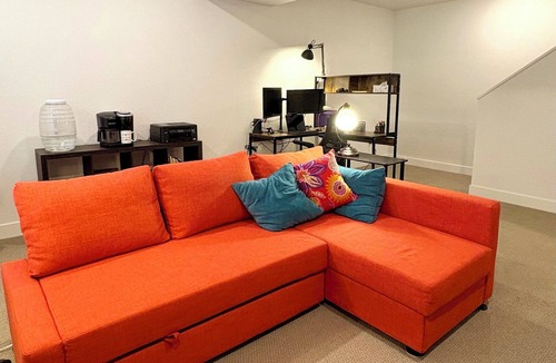 Brighton House | 2-bedroom house in fantastic Brighton with cool AC and gym access