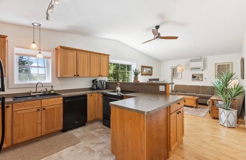 Nisswa House | 2+ Bedroom House on 5-Acres with Outdoor Hot Tub, Sauna, and Tennis Court (Extra Cabin Avail.)