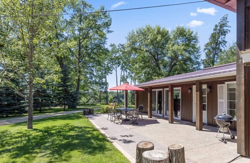 Nisswa House | 2+ Bedroom House on 5-Acres with Outdoor Hot Tub, Sauna, and Tennis Court (Extra Cabin Avail.)
