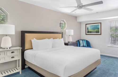 Sea Scape Hotel | 2 Bright 2BR Loft Suites w/Kitchen: Close to Dare Centre & Local Dining