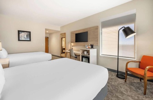Pendleton Hotel | 2 Family-Friendly Units Perfect for Relaxing Nights | Pets Are Allowed
