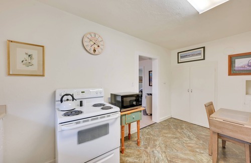 Corvallis Apartment | 2 Mi to Fly Fishing: BBQ-Ready Corvallis Apartment