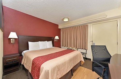 Benton Harbor Hotel | 2-Star Hotel ∙ Red Roof Inn Benton Harbor - St. Joseph