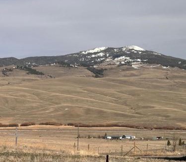 Divide Apartment | 20 min from Butte, minutes from The Big Hole River