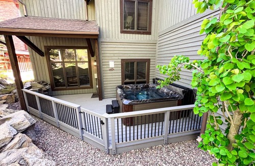 Whitefish Condo | 266 m² Condo ∙ 3 bedrooms ∙ 12 guests