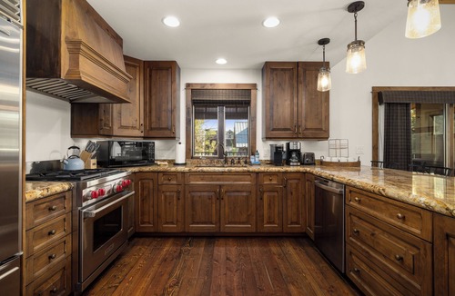 Whitefish House | 3 bedroom luxury townhome in downtown Whitefish! A block to all downtown shops and restaurants