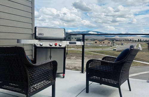 Missoula House | 3-bedroom Missoula Townhome with incredible Mountain Views