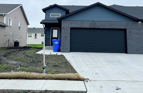 Fargo House | 3-bedroom twin home in fabulous Fargo with WiFi, AC. Start your adventure