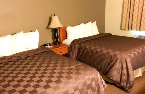 Kellogg Apartment | 3 Budget-Friendly Units w/ Free Breakfast, Near Silver Rapids Waterpark!