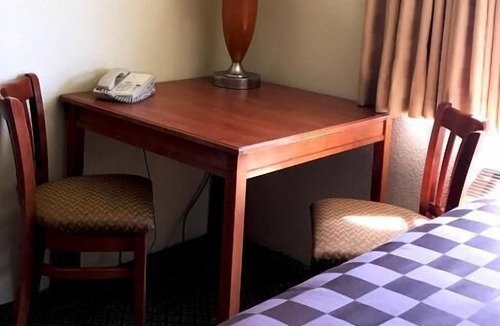 Kellogg Apartment | 3 Budget-Friendly Units w/ Free Breakfast, Near Silver Rapids Waterpark!