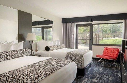 Riverside Hotel | 3 Posh Units! Short Drive to Mobius Children's Museum, Pet-Friendly
