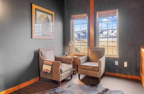 Emigrant House | 30 Miles to Yellowstone Game Room Hot Tub A/C Outdoor Fire Stove
