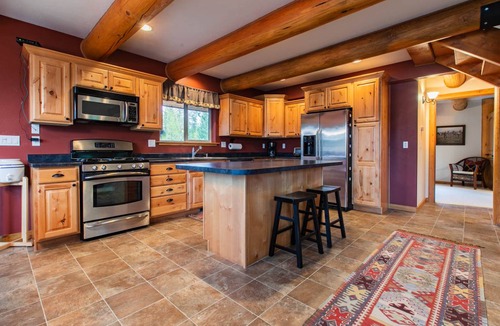 West Glacier Cabin | 310 m² Cabin ∙ 3 bedrooms ∙ 4 guests