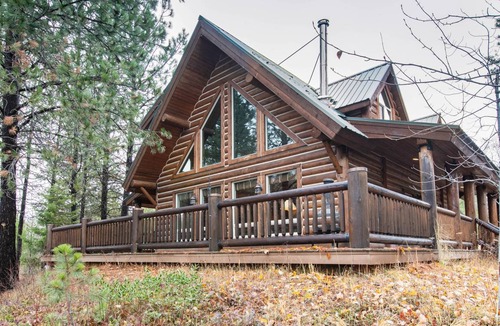 West Glacier Cabin | 310 m² Cabin ∙ 3 bedrooms ∙ 4 guests