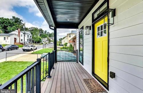 Almont House | 35 - Luxury 5 BR 4 Baths Estate, without basement - Nonsmoking