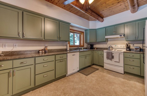 Darby Cabin | 4+Acre Cabin-Ski-Fish-Hike