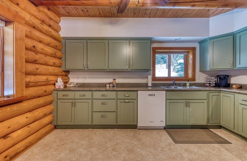 Darby Cabin | 4+Acre Cabin-Ski-Fish-Hike