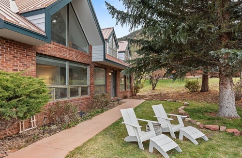 Basalt House | 4-Bedroom Basalt Home with Sopris Views