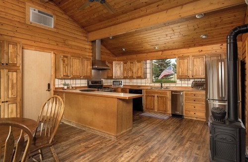 Ennis House | 4-bedroom house in amazing Ennis with WiFi, AC