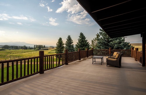 Ennis House | 4-bedroom house in amazing Ennis with WiFi, AC